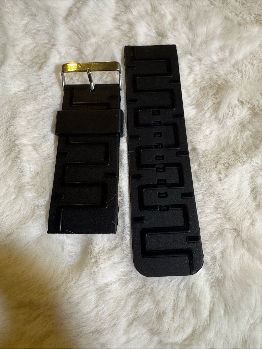 Black Textured Rubber Watch Strap with Gold-Tone wristband 32mm